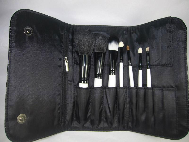 7 pcs synthetic hair make up brush gift set with leather bag 2