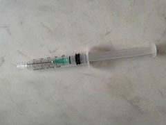 Disposable Retractable Safety Syringe for Clinical Solution Injection