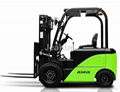 Four fulcrums balanced electric forklift