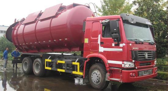 HOWO Tank Sludge Transportation Truck 4