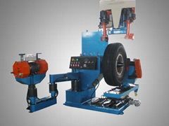 Solid tire retreading machine