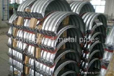 Nestable semicircle corrugated metal pipe