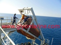 Marine freefall lifeboat for lifesaving equipment