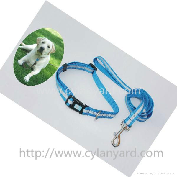 Pawprint webbing dog collars and dog leads 4