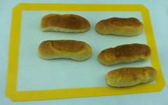 Heat resistant silicone baking mat