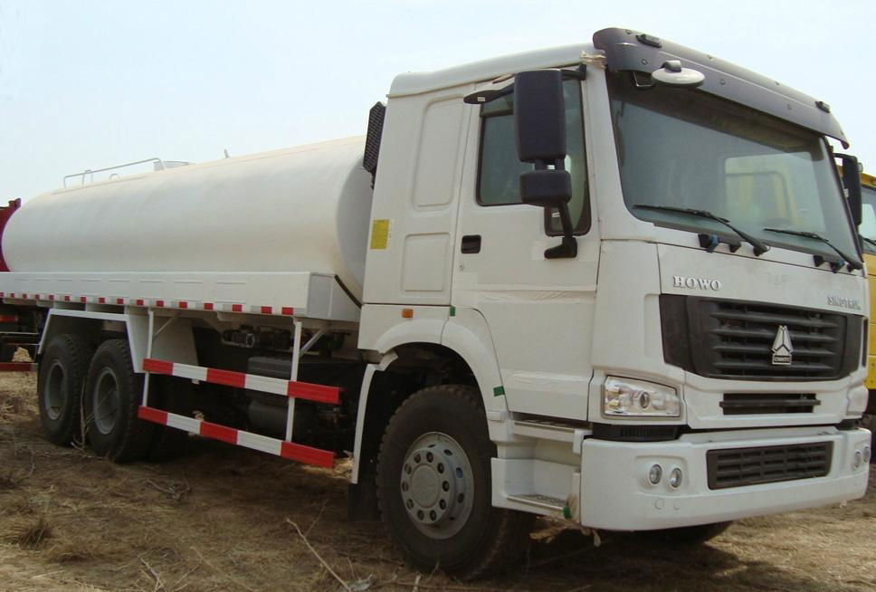  sell HOWO A7 6X4 OIL TANKER TRUCK 25000L   4