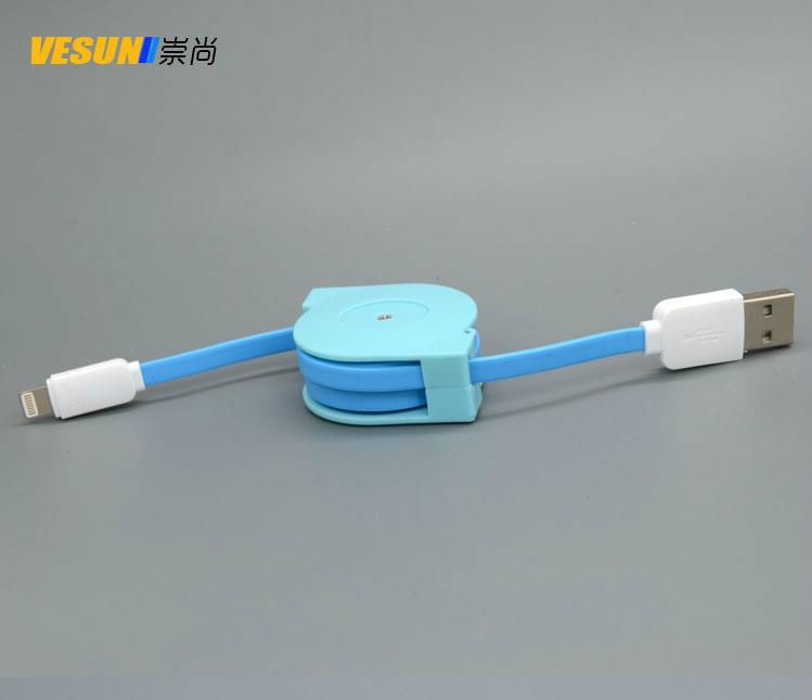 RETRACTABLE LIGHTNING CABLE 4