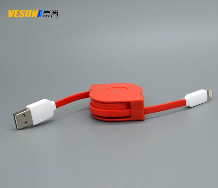 RETRACTABLE LIGHTNING CABLE 3