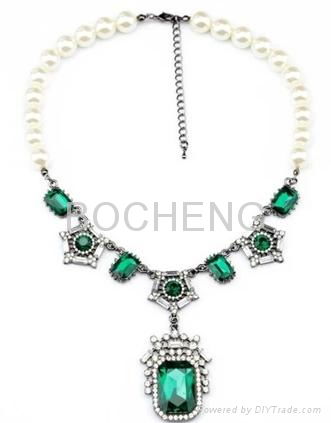 Metal alloy necklace