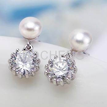  Pearl earrings 3