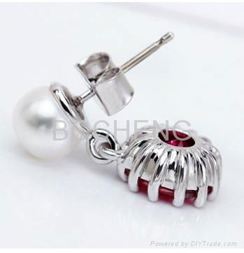  Pearl earrings 4