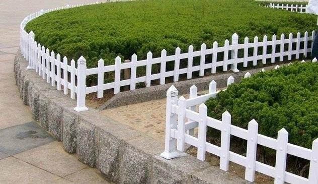 pvc草坪护栏安装简易 2