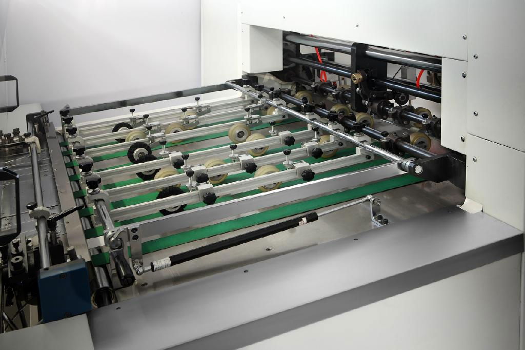 Automatic Die Cutting Machine with Foil Stamping  4