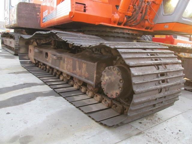 Used HITACHI Excavator EX200 in good condition 5