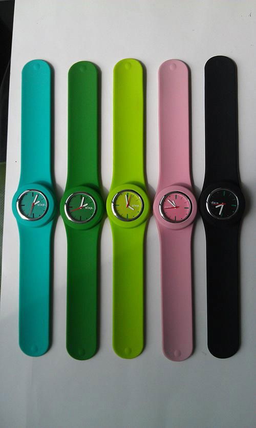 promotional stylish children digital silicone slap watch