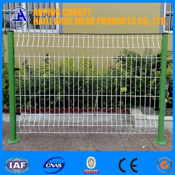 welded mesh fence  4