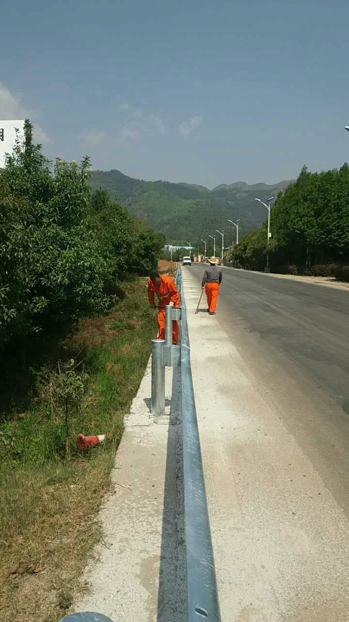 雲南交通設施波形護欄 4