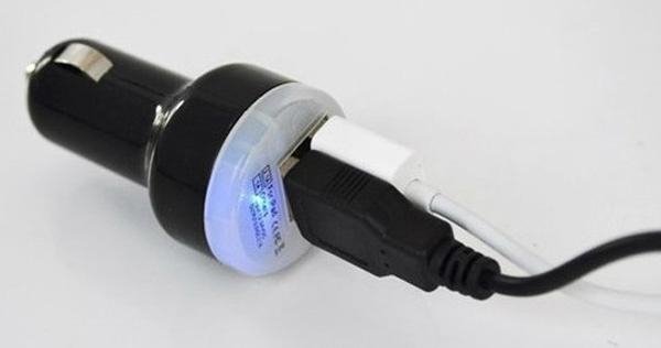 Double usb mini carcharger -02