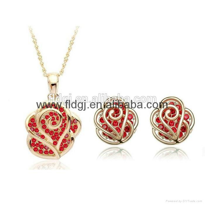 zinc alloy diamond set fashion necklace jewelry made in qingdao  3