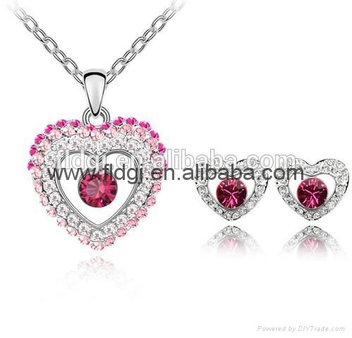 zinc alloy diamond set fashion necklace jewelry made in qingdao 