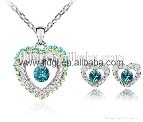 zinc alloy diamond set fashion necklace jewelry made in qingdao  3