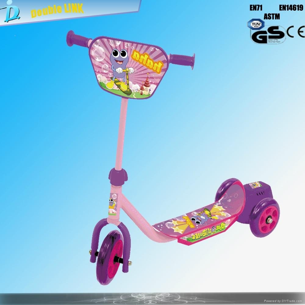 kids mini three wheels scooter with bubble machine 2