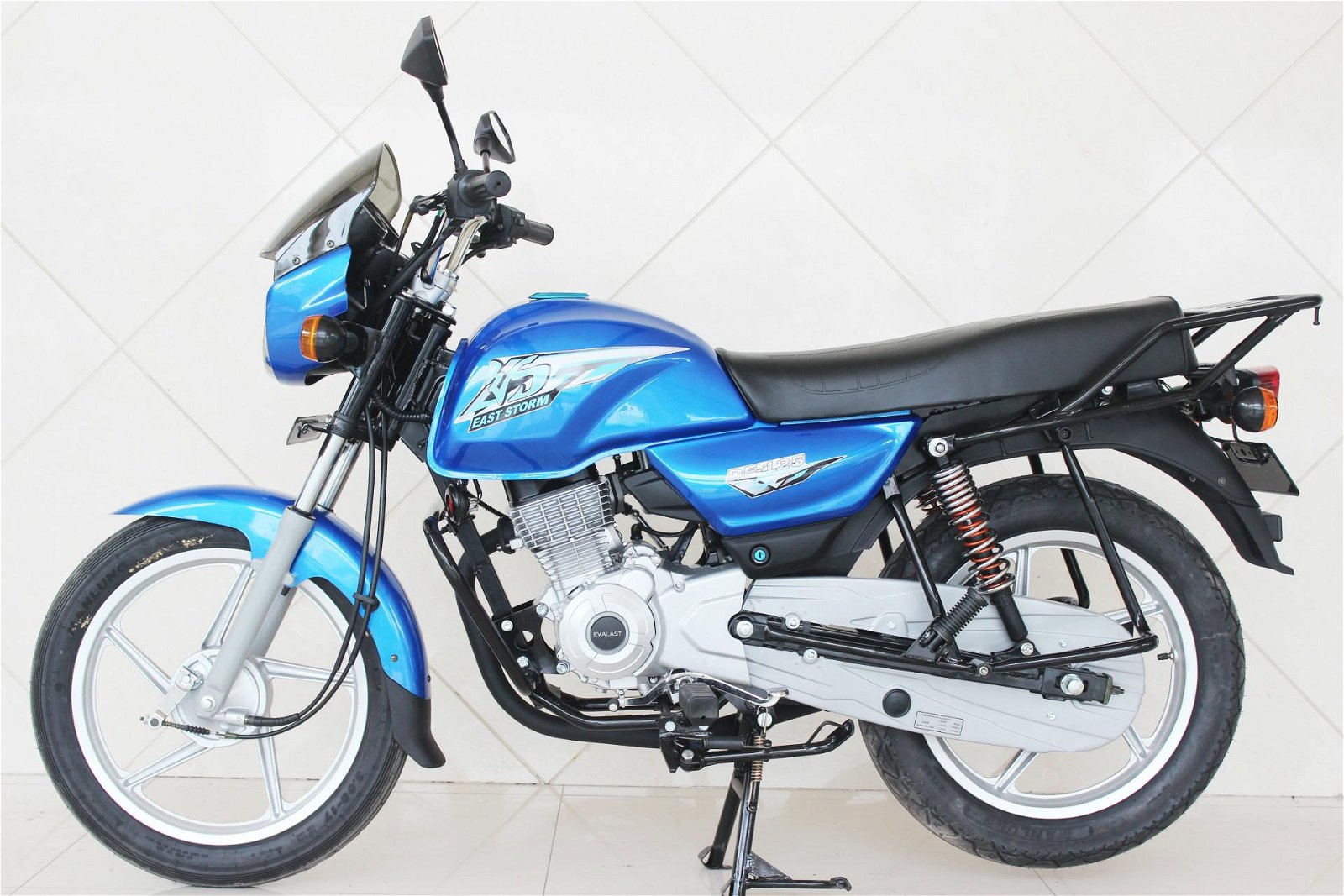  BAJAJ BOXER 125 motorcycle 3
