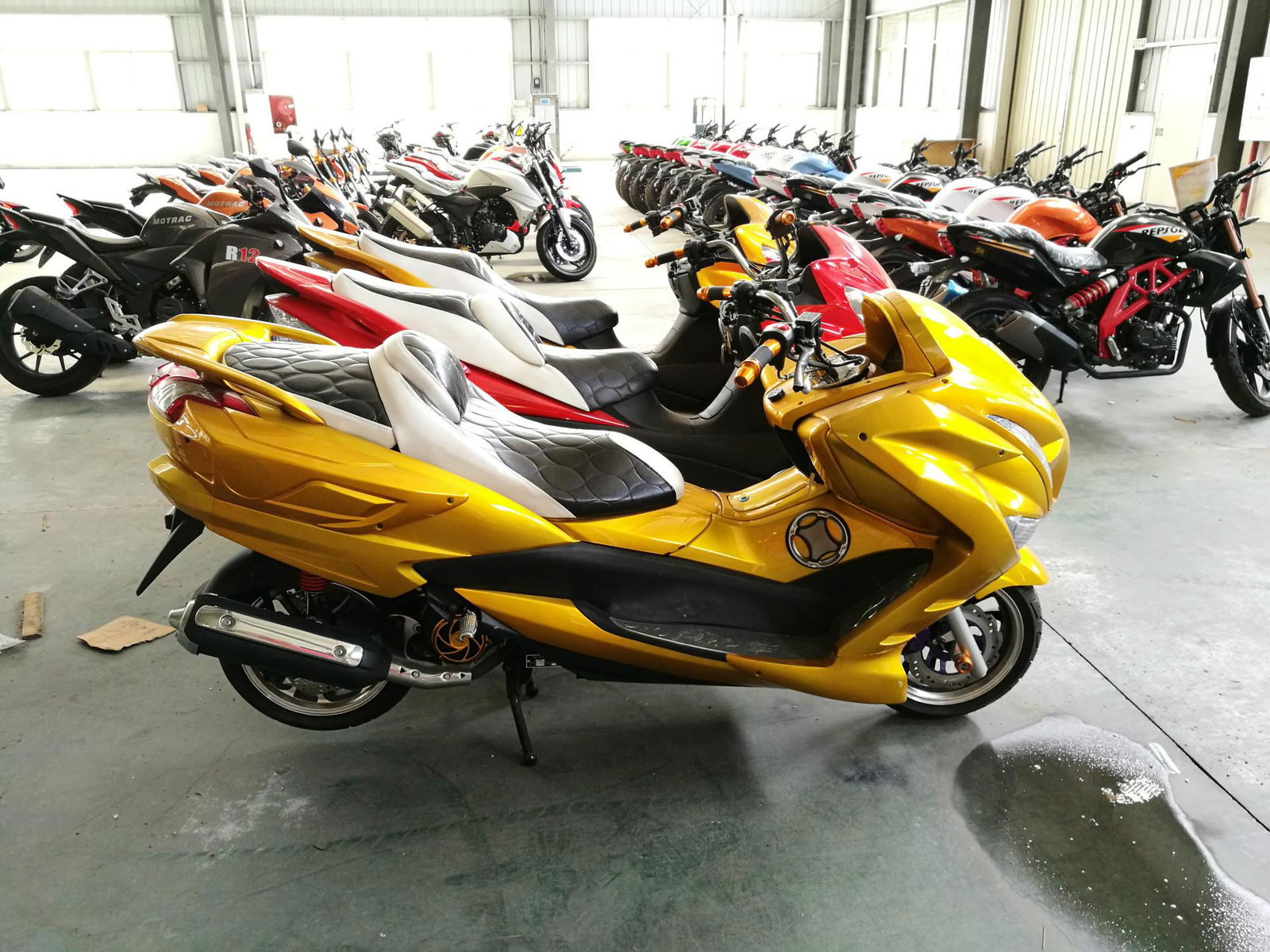 Guangdong manufacturing large-scale scooter with certified fashion sports car 1