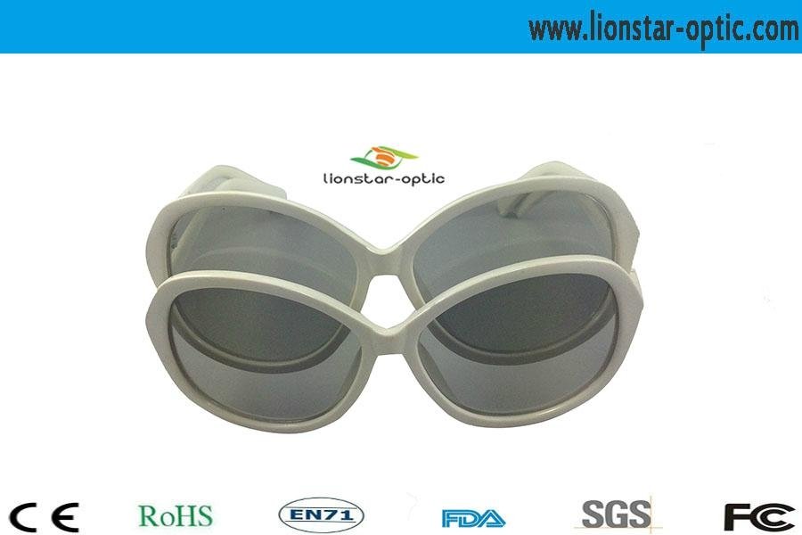 Soft linear polarized 3d glasses give you shock effect 2