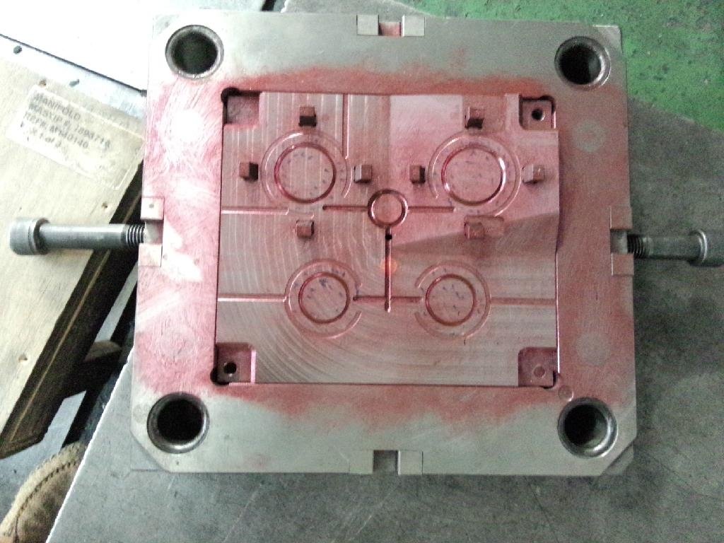 Mold and tooling design for long tube plastic mold 5