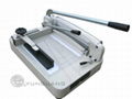 Precise and heavy duty guillotine paper