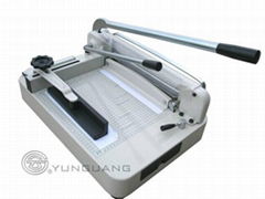 Precise and heavy duty guillotine paper cutter