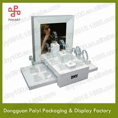 2014 hot selling acrylic watch displays