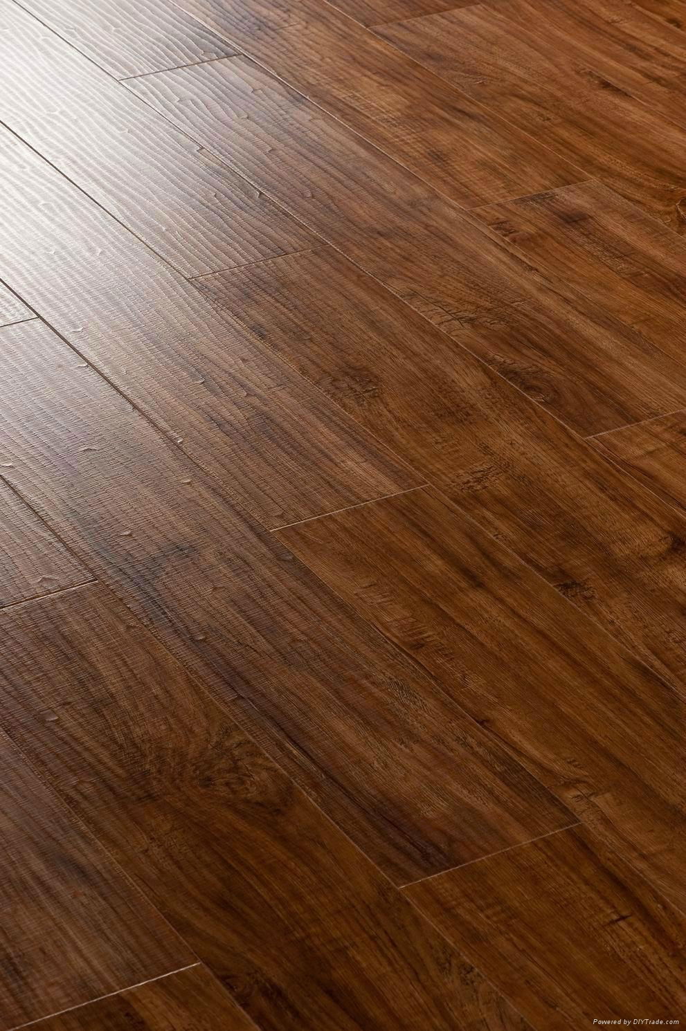 Handscraped  laminate flooring 3