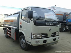 Dongfeng Mini 5000 litres small fuel tank truck