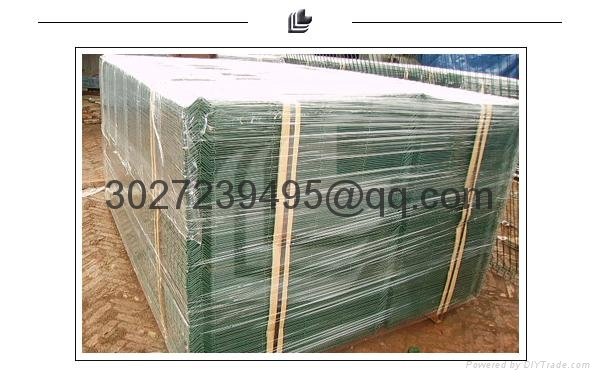 Galvanized & epoxy coated Wire mesh fence 2