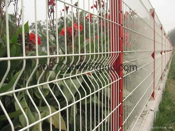 High quality PVC coated welded wire mesh fence 1