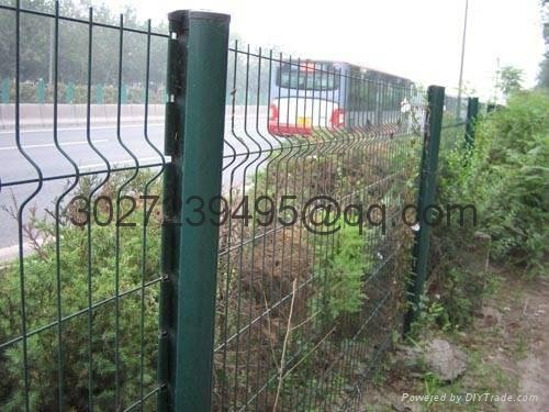 High quality PVC coated welded wire mesh fence 2
