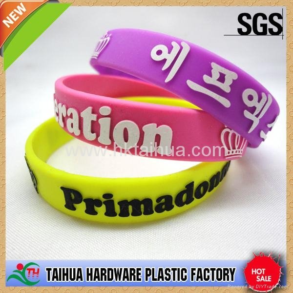 fashion Embossed printing silicone bracelet 3