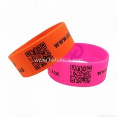 Custom QR code silicone bracelet