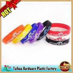 fashion debossed color filled silicone bracelet