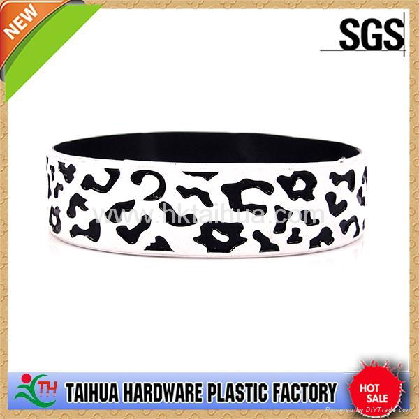 spray silicone bracelet 2