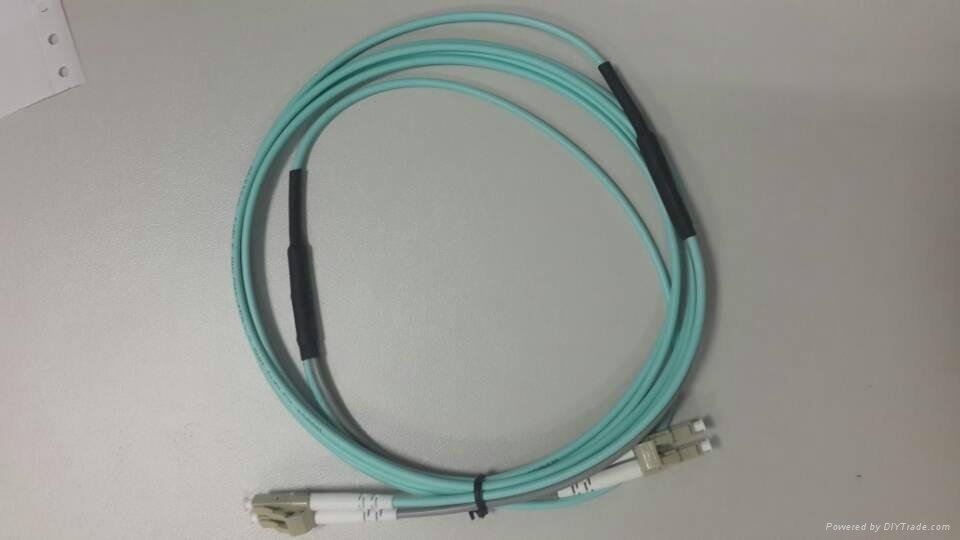 Hot selling waterproof Tensile Strength  fiber optic  patch cord 