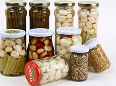 pickled garlic in jar 