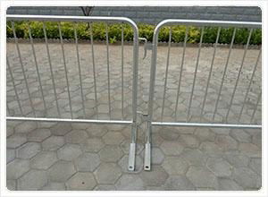 Crowd control barricade