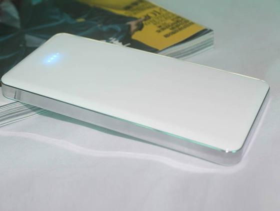 12000mAh slim type portable bank