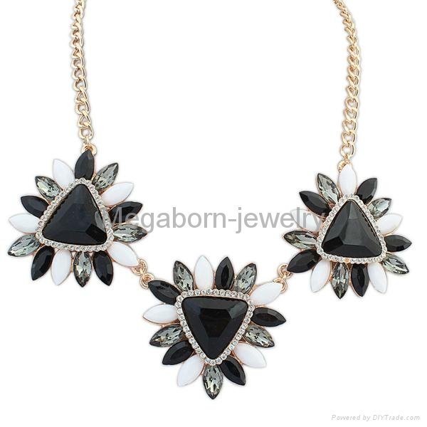 Fashion flower crystal glass short necklace vinatage statement necklace 3