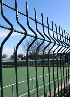 Curvy welded fence