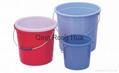 Plastic barrel mould