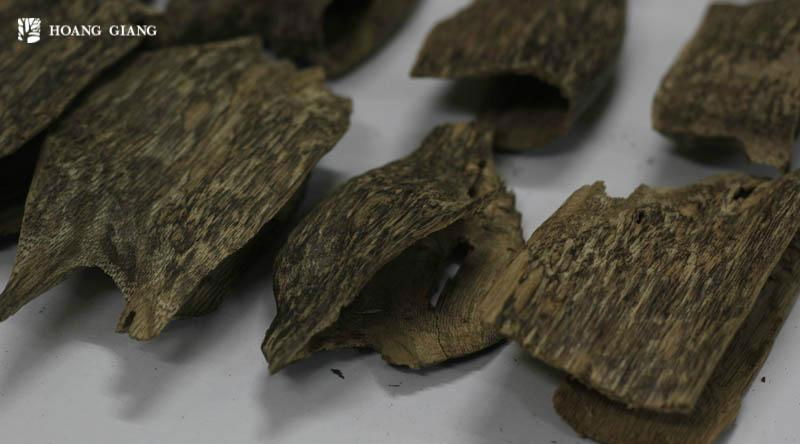  High Quality Agarwood chunk Grade A 3